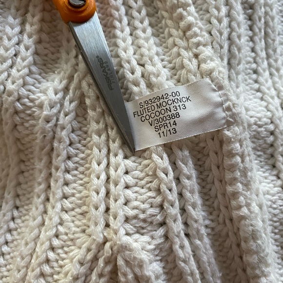 Banana Republic Cashmere and Cotton Cardigan Sweater in Size XL. - Picture 6 of 9